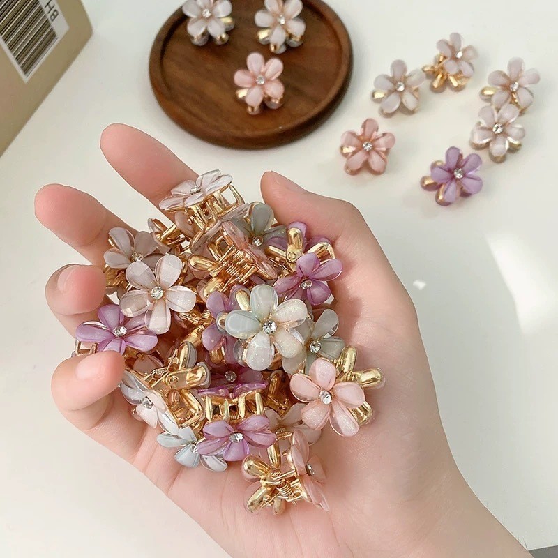 Kit 12 Piranhas /Presilhas Mini Flor Com Pérola/ Cristal e Strass – Grampos de Cabelo Decorativos Para Mulheres - WL