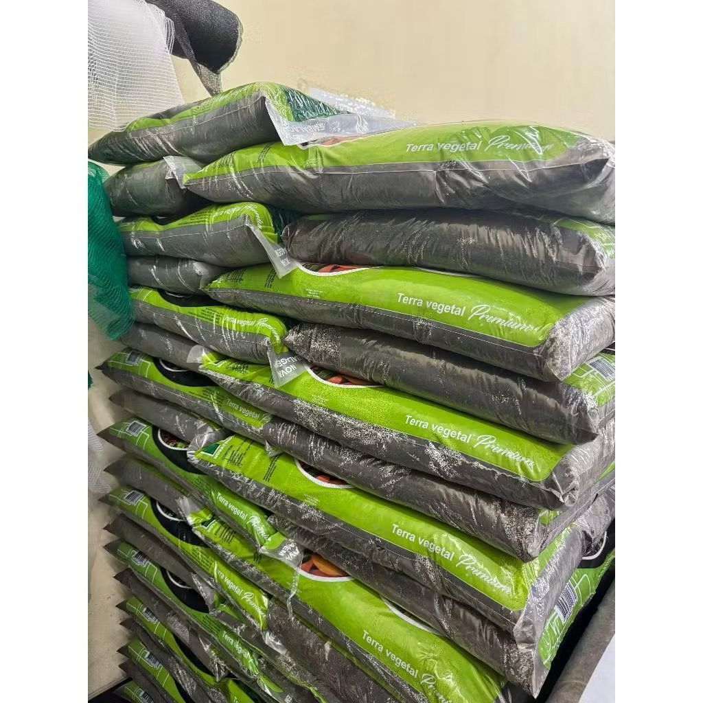 Terra Vegetal Adubada Jardim Horta 20KG