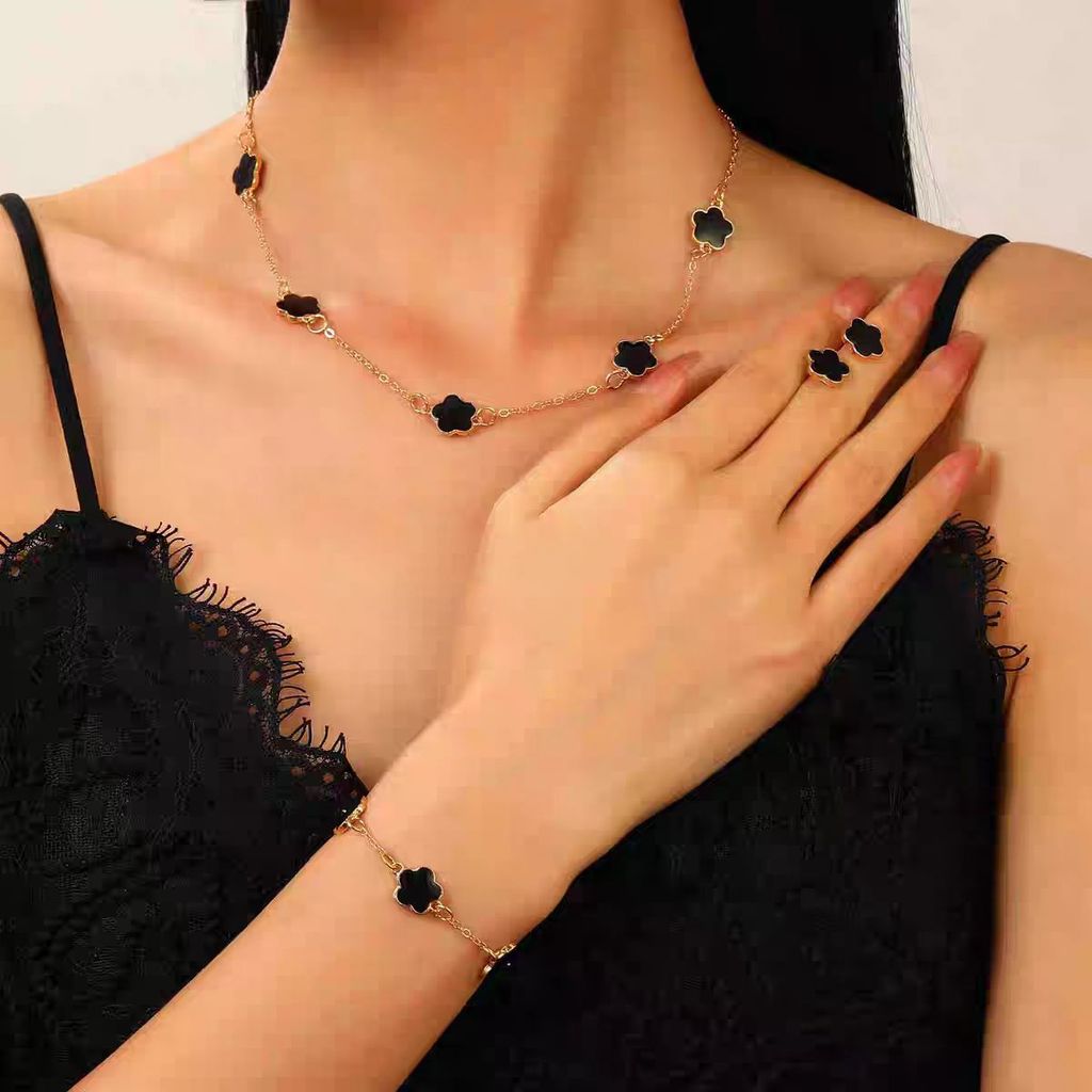 Conjunto de Joias Femininas Trevo Preto Colar Pulseira Anel Dourado Elegante Moda