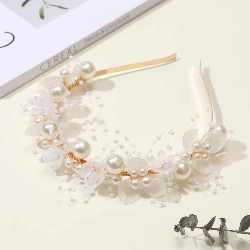 Arquinho de Pérolas Branca – Tiara Feminina Artesanal de Flores e Pérolas Daminha Debutante