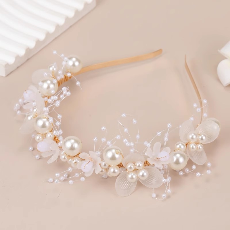 Tiara de Pérolas Branca Artesanal – Arquinho de Cabelo Feito à Mão para Noiva Daminha Festa