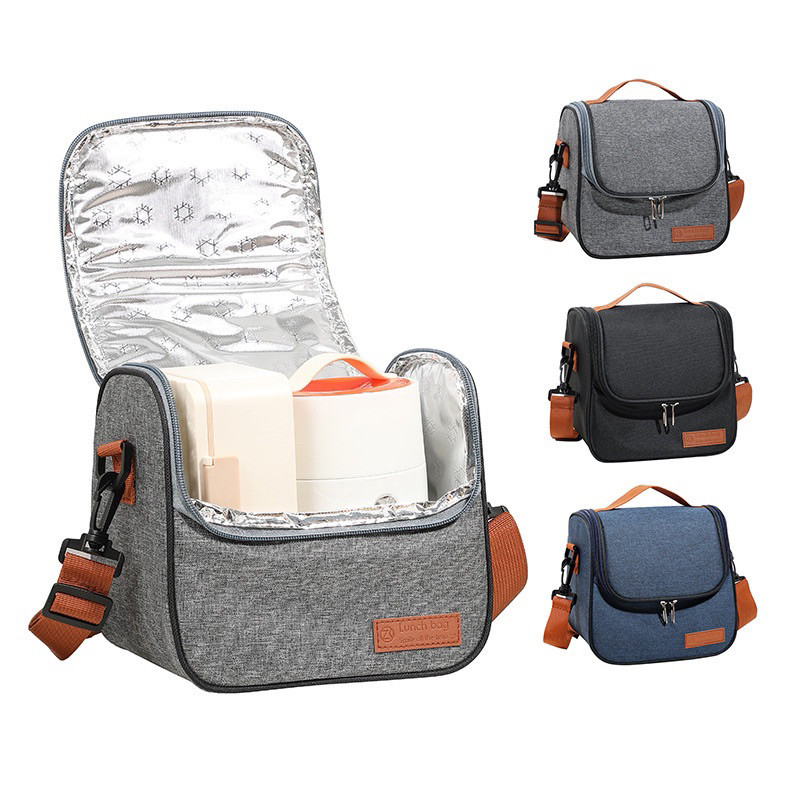 Diversos modelos de bolsas térmicas, ideais para piqueniques na praia.